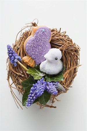 Easter biscuits (chicks) & grape hyacinths in Easter nest Stock Photo - Premium Royalty-Free, Code: 659-02211760