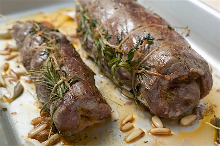 roasting pan - Beef roulades with herbs and pine nuts Stock Photo - Premium Royalty-Free, Code: 659-02211923