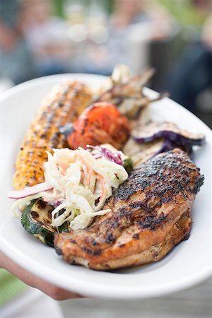 simsearch:659-06188109,k - Grilled chicken breast with accompaniments Foto de stock - Sin royalties Premium, Código: 659-02211992
