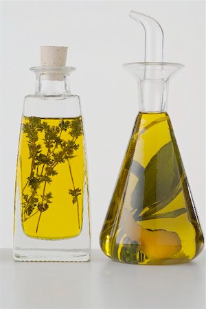 simsearch:659-02212278,k - Two different herb oils in bottles Stock Photo - Premium Royalty-Free, Code: 659-02212274