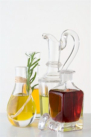 simsearch:659-01842370,k - Various types of oil in carafes & bottle of balsamic vinegar Stock Photo - Premium Royalty-Free, Code: 659-02212291
