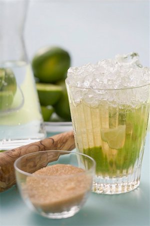 Caipirinha au citron vert et de sucre de canne Photographie de stock - Premium Libres de Droits, Code: 659-02212396