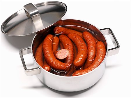 simsearch:659-02212274,k - Sausages (Polish) in a pan Foto de stock - Sin royalties Premium, Código: 659-02212482