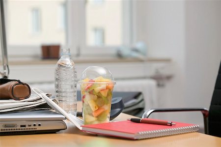 simsearch:659-02212753,k - Fruit salad and bottle of water in office Stock Photo - Premium Royalty-Free, Code: 659-02212679