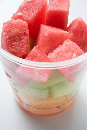 diced fruit - Diced melon in plastic tub (close up) Foto de stock - Sin royalties Premium, Código: 659-02212785