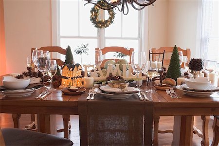 Table laid for Christmas (USA) Stock Photo - Premium Royalty-Free, Code: 659-02212797