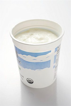 packaging - Natural yoghurt in yoghurt pot Stock Photo - Premium Royalty-Free, Code: 659-02212790