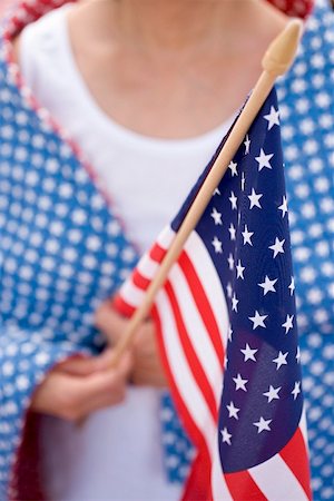 simsearch:659-02212726,k - Femme tenant le drapeau américain (4th juillet, USA) Photographie de stock - Premium Libres de Droits, Code: 659-02212868