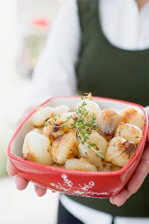 Woman holding glazed onions in Christmassy bowl Stock Photo - Premium Royalty-Free, Code: 659-02212905