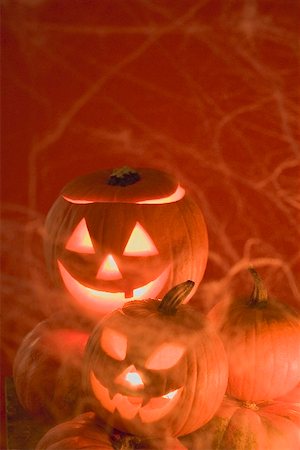 simsearch:659-02213881,k - Pumpkin lanterns for Halloween Fotografie stock - Premium Royalty-Free, Codice: 659-02212973