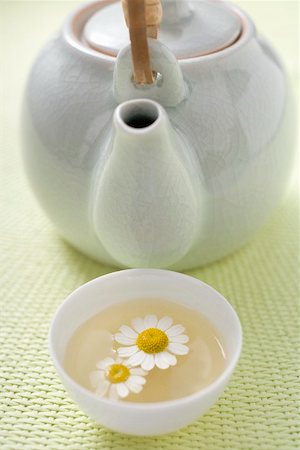 Teapot and bowl of chamomile tea Stock Photo - Premium Royalty-Free, Code: 659-02212982