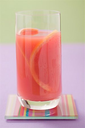 Glass of pink grapefruit juice with slices of grapefruit Stock Photo - Premium Royalty-Free, Code: 659-02213031