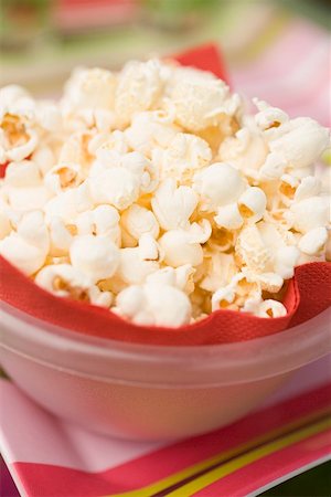 popcorn not person - Popcorn in plastic bowl Stock Photo - Premium Royalty-Free, Code: 659-02213070