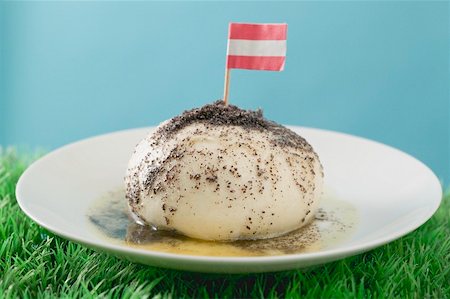 poppy seed - Yeast dumpling with Austrian flag Stock Photo - Premium Royalty-Free, Code: 659-02213121