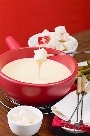fondue - Cheese fondue with Swiss flag Foto de stock - Sin royalties Premium, Código: 659-02213154