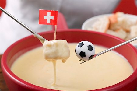 simsearch:659-02213178,k - Femme mange la fondue au fromage, football de jouet sur la fourchette à fondue Photographie de stock - Premium Libres de Droits, Code: 659-02213151