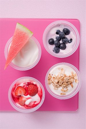 Assorted yoghurts with berries, melon and cereal Foto de stock - Sin royalties Premium, Código: 659-02213311