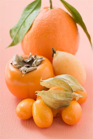 diospyros kaki - Assorted exotic fruits and citrus fruit Foto de stock - Sin royalties Premium, Código: 659-02213433
