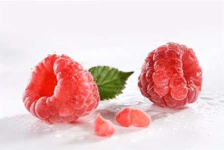 raspberry leaf - Two raspberries with leaf Stock Photo - Premium Royalty-Free, Code: 659-02213504