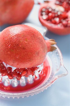 Squeezing a pomegranate Stock Photo - Premium Royalty-Free, Code: 659-02213526