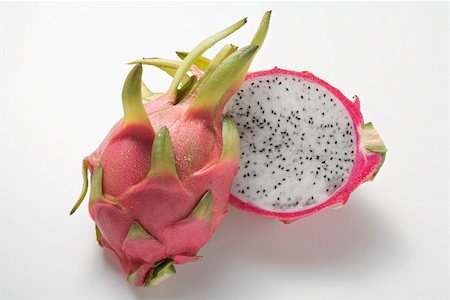 Pitahaya, halved Stock Photo - Premium Royalty-Free, Code: 659-02213528