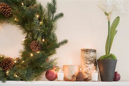 simsearch:659-02213882,k - Mantelpiece decorated for Christmas (detail) Fotografie stock - Premium Royalty-Free, Codice: 659-02213746