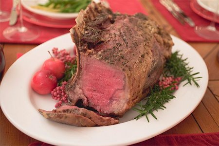 Roast rib of beef on Christmas table Foto de stock - Sin royalties Premium, Código: 659-02213789