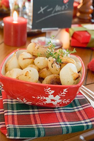 Glazed onions on Christmas table (USA) Stock Photo - Premium Royalty-Free, Code: 659-02213783