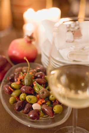 simsearch:659-03521333,k - Marinierte Oliven mit Kapern (Weihnachten) Stockbilder - Premium RF Lizenzfrei, Bildnummer: 659-02213816