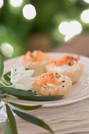 Salmon tarts for Christmas Fotografie stock - Premium Royalty-Free, Codice: 659-02213834