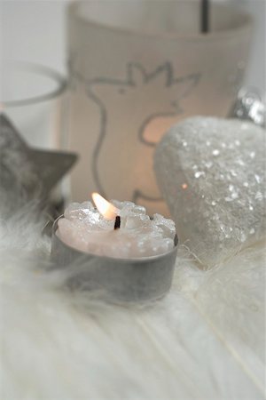 simsearch:659-02213882,k - Christmas decorations with tealight Fotografie stock - Premium Royalty-Free, Codice: 659-02213889