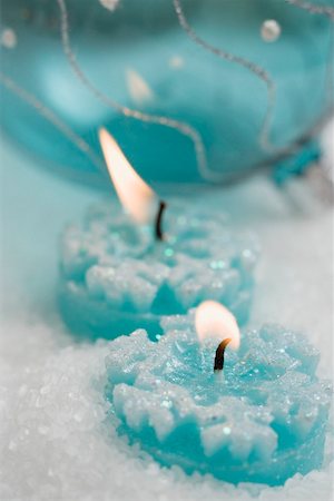 Tealights and Christmas tree bauble (close-up) Stock Photo - Premium Royalty-Free, Code: 659-02213891