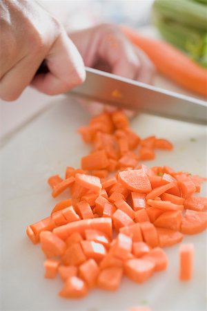 picado de verduras - Cutting up carrots Foto de stock - Sin royalties Premium, Código: 659-02213962