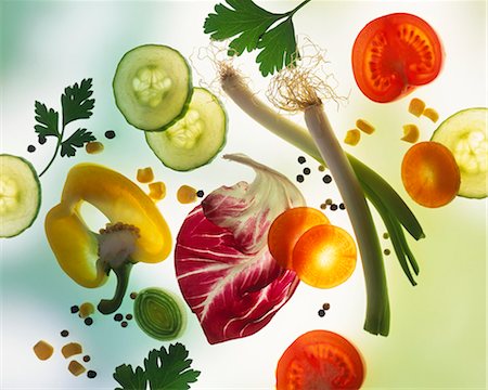 Vegetables, herbs, salad leaves & seasonings on a sheet of glass Foto de stock - Sin royalties Premium, Código: 659-03524041