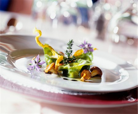 Herb ravioli with chanterelles and borage flowers Stock Photo - Premium Royalty-Free, Code: 659-03524089