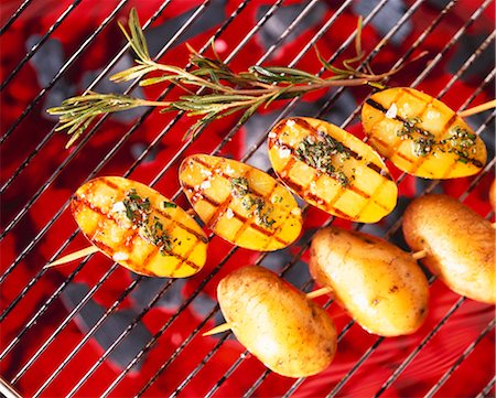 skewer bbq nobody - Rosemary potatoes on a barbecue Stock Photo - Premium Royalty-Free, Code: 659-03524107