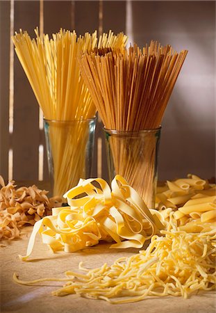 pasta type - Pâtes nature morte Photographie de stock - Premium Libres de Droits, Code: 659-03524139