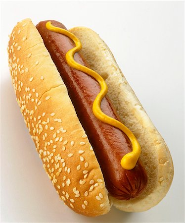 A hot dog with mustard in sesame bun Stock Photo - Premium Royalty-Free, Code: 659-03524132