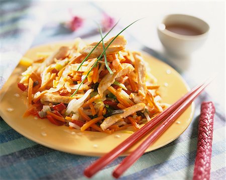 rice and chicken - Chicken with vegetables and rice Foto de stock - Sin royalties Premium, Código: 659-03524173