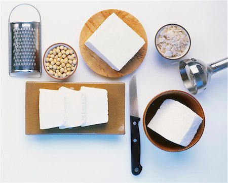 Tofu, soya beans and various kitchen tools Foto de stock - Sin royalties Premium, Código: 659-03524208