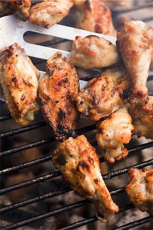 simsearch:659-07959050,k - Chicken wings on a barbecue Foto de stock - Sin royalties Premium, Código: 659-03524294