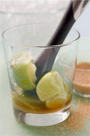 simsearch:659-03532499,k - Making Caipirinha Foto de stock - Sin royalties Premium, Código: 659-03524398
