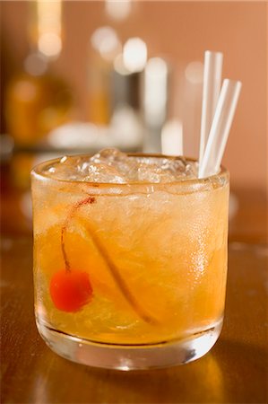 simsearch:659-06155164,k - Manhattan with cocktail cherry, lemon and ice cubes Foto de stock - Sin royalties Premium, Código: 659-03524422