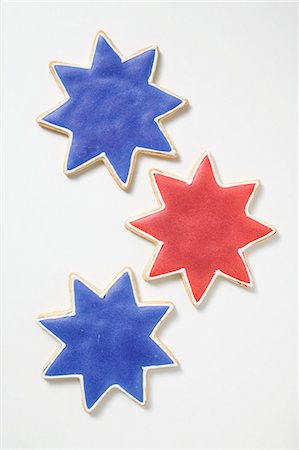 Three star cookies with red and blue icing Foto de stock - Sin royalties Premium, Código: 659-03524436