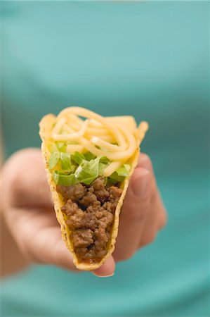 simsearch:659-02212587,k - Hand holding a taco filled with mince and cheese Stock Photo - Premium Royalty-Free, Code: 659-03524444