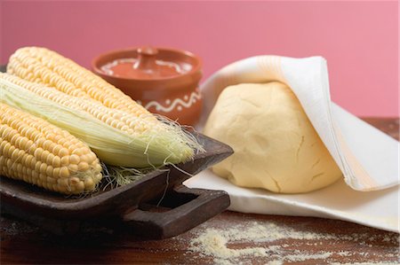 simsearch:659-03531260,k - Tortilla dough and corn on the cob Foto de stock - Sin royalties Premium, Código: 659-03524519