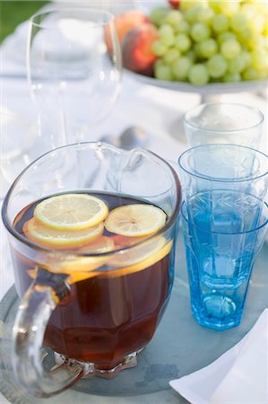 summer party nobody - Iced tea with slices of lemon on table out of doors Stock Photo - Premium Royalty-Free, Code: 659-03524537