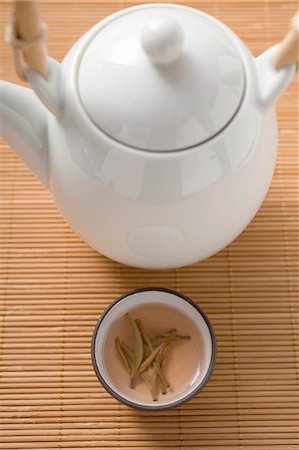 Teapot and bowl of spice tea Foto de stock - Sin royalties Premium, Código: 659-03524648