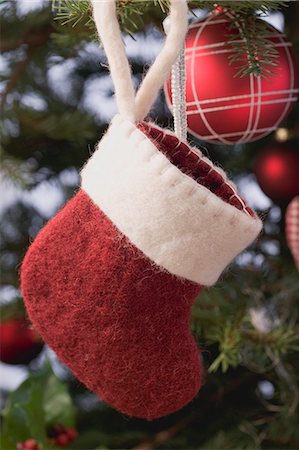 Christmas tree ornaments (Felt boot and bauble) Fotografie stock - Premium Royalty-Free, Codice: 659-03524722