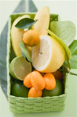 simsearch:659-03520787,k - Citrus fruit and bananas in green basket Stock Photo - Premium Royalty-Free, Code: 659-03524760